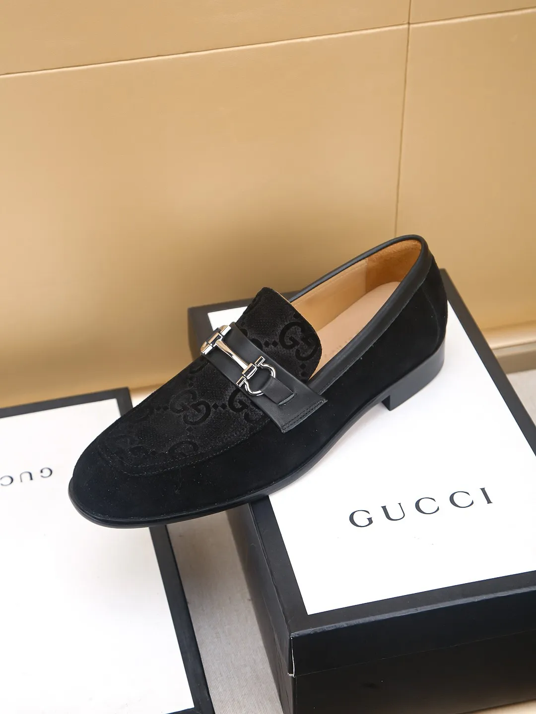 Men's men's shoes 💰460 🆘【GUCCI】Gucci ·🐂里· Hot-selling beanie shoes, top brand luxury, top quality, latest fashion beanie shoes.. The upper is made of original high mercerized smooth cow suede. (Full top layer water-dyed 🐂 leather and lining). The original stylish and stylish soft rubber wear-resistant and non-slip outsole is light and comfortable on the foot, available in 2 colors! Matching code: 39-44 (customized at 38.45.46.47)